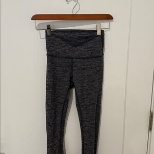 EUC Lululemon leggings Size 2 only worn a few times